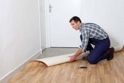 Plasarea linoleum cu propriile mâini pas cu pas instruire cu privire la modul de a pune linoleum pe lemn și beton