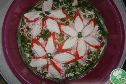 Прикраса салатів з крабовими паличками