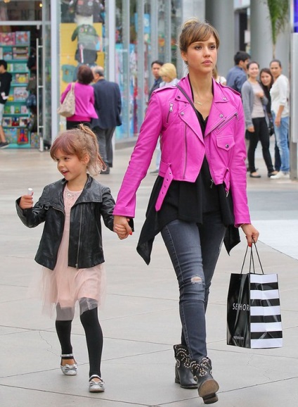 Street Style 25 cele mai bune imagini ale lui Jessica Alba