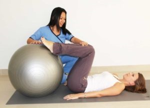 Exerciții cu exerciții terapeutice coxartroze, yoga, un complex de exerciții fizice prin metoda