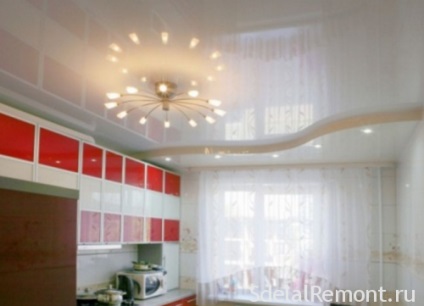 Alegerea de iluminat pentru camere cu plafon stretch, idei și fotografii