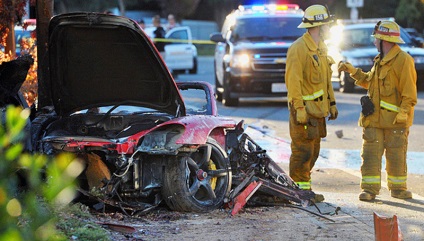 Star of filmek „Halálos iramban” - színész Paul Walker meghalt egy közúti balesetben Los Angeles közelében