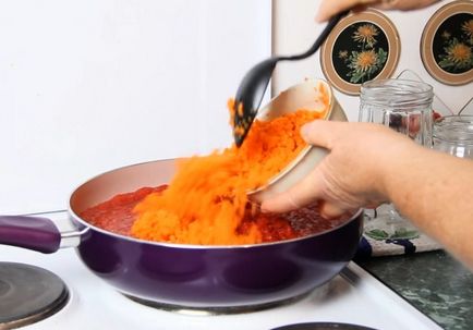 Аджика домашня рецепт найсмачнішої домашньої аджики з помідорами з варінням часником і хріном