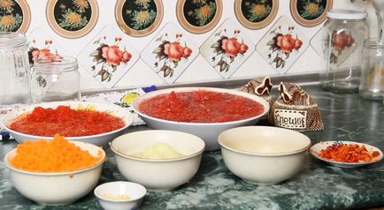 Аджика домашня рецепт найсмачнішої домашньої аджики з помідорами з варінням часником і хріном