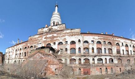 Tower of Izhmash és neve Korolenko Színház helyreállítása a fő kulturális értékeit Udmurt szalag