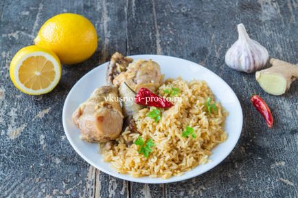 Biryani cu pilaf de pui în indian