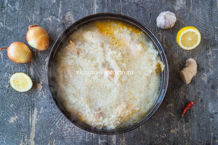 Biryani cu pilaf de pui în indian