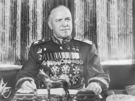 A Georgy Zsukov feldühítette Sztálin a háború után, az orosz Seven (Sztálin) A Georgy Zsukov feldühítette Sztálin a háború után, az orosz Seven