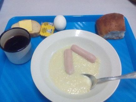 Чим годують в армії на сніданок