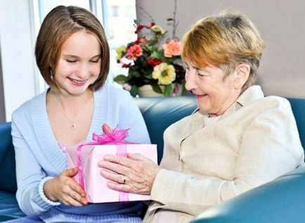 Ce să dea unei femei pentru 75 de ani ideea de cadouri originale