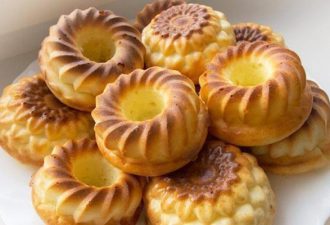 Tort plat Dagestan cu cartofi și ceapă - zonă delicioasă