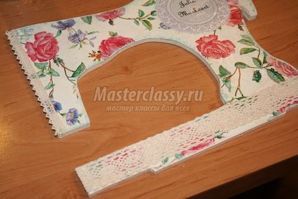 Decoupage szervező a szál formájában varrógép