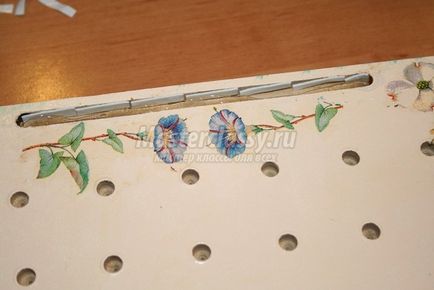 Decoupage szervező a szál formájában varrógép