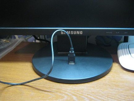 Így az USB-csatlakozót a monitor stand a kezüket