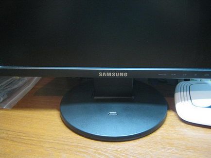 Így az USB-csatlakozót a monitor stand a kezüket