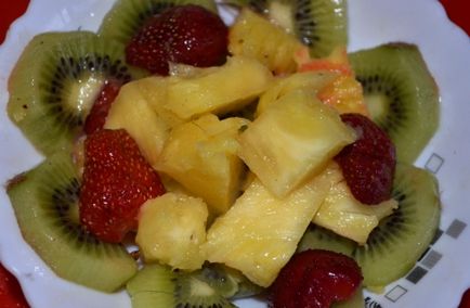 Десерт в ананасі - фруктова кошик покроковий рецепт з фотографіями
