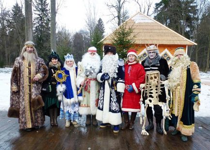 Дівчата чіпали за голу коліно