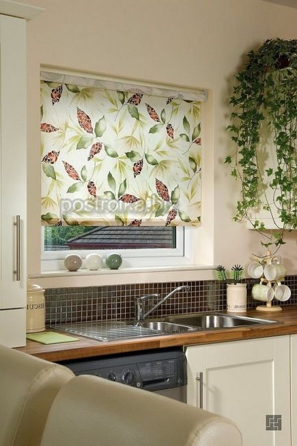 Perdele de design pentru bucătărie - decorarea ferestrelor cu perdele într-o fotografie interioară modernă