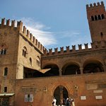 Városnézés Emilia Romagna, mit kell látni Emilia Romagna útmutató-kalauz