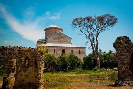 Obiective turistice din Gudauta și împrejurimile sale (fotografii, descrieri, adrese)