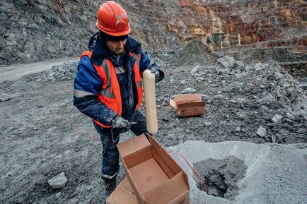 Két tonna TNT a robbantó dolgozik bányákban, Popular Mechanics magazin