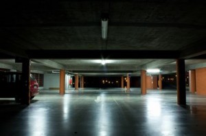Економіка чому місця в паркінгах і гаражі стоять так дорого