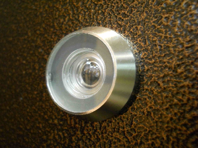Ochii pentru ușile metalice - cum se instalează și se schimbă geamul într-o ușă metalică