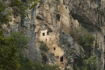 Гудаута - куди сходити і що подивитися визначні пам'ятки і розваги (фото, відео, як