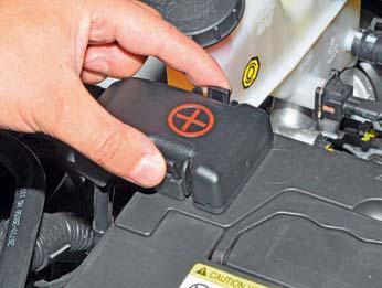 Hyundai solaris înlocuire instalare de înlocuire reparații acumulator baterie reîncărcabilă Hyundai Solaris