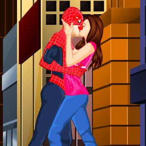 Omul spiderman sărută cu o fată