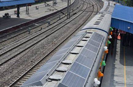 India a lansat primul tren de călători cu panouri solare pe acoperișul autoturismelor