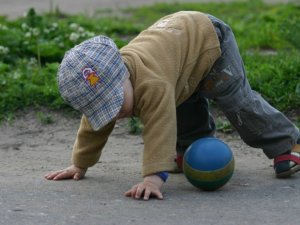 Ce genunchii se potrivesc pentru copii până la un an