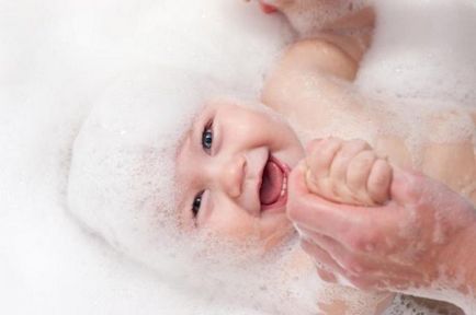Hogyan fürödni a gyermek 5 fontos tipp, hogy anya