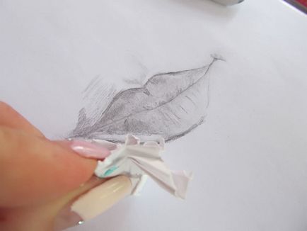 Як намалювати губи олівцем поетапно