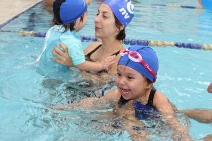 Hogyan kell tanítani a gyermeket, hogy úszni