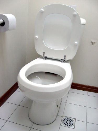 Cum să depășească teama de toalete publice