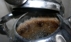 Cum să curățați ceainicul de la scară folosind oțet și cum să-l curățați cu acid acetic