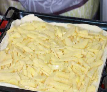 Як приготувати пиріг з фаршем і картоплею
