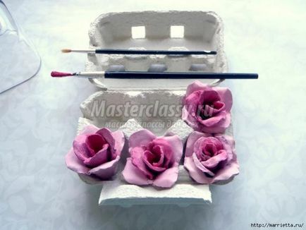 Як зробити троянди з лотків