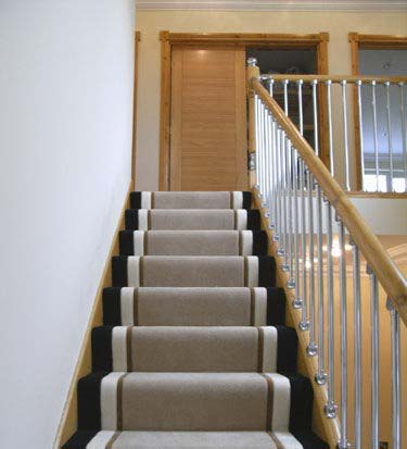 Як стелити килим на сходи