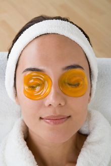 Cum să elimini ridurile din jurul ochilor - remedii folclorice și ulei