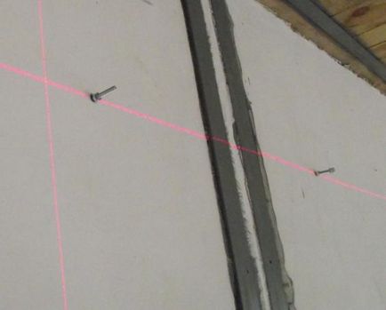 Cadru pentru căptușeală și căptușeală a pereților din blocuri de spumă
