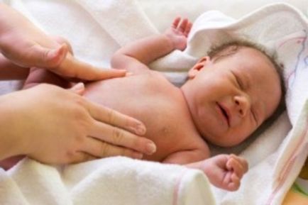 Кольки у немовлят 10 порад, як полегшити біль дитині