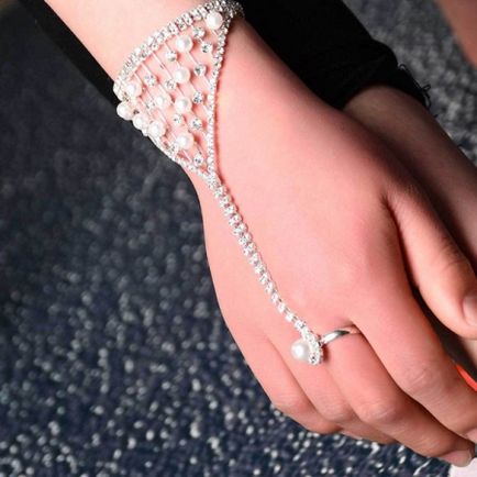 Ring gyöngyökkel (66 fotó) arany és ezüst a nagy és kis gyöngy (fehér arany gyűrű) Ring gyöngyökkel (66 fotó) arany és ezüst a nagy és kis gyöngy