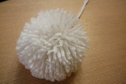 Rug de la pompoms cu propriile mâini vom face un miel de rug (clasa maestru)