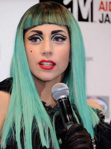 Lady Gaga îl dă în judecată pe fostul manager, care o numește - vrăjitoarele