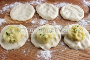 Prăjituri cu cartofi și ceapă, cum să gătești