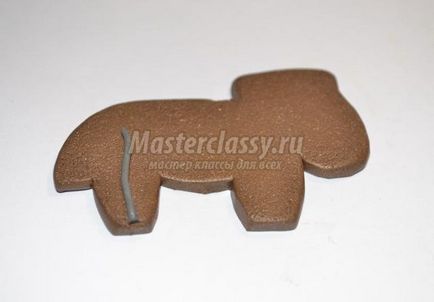 Конячка-брошка з полімерної глини в техніці філігрань