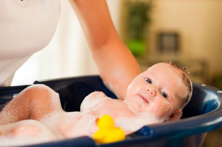 Medweb - водні процедури для немовляти 9 питань про купання новонародженого