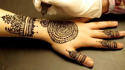 Mehendi - tatuaj în stil indian